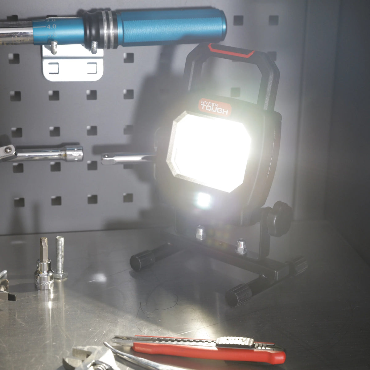 1000-Lumen Rechargeable LED Portable Work Light P6769