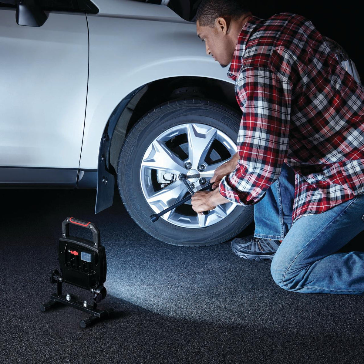 1000-Lumen Rechargeable LED Portable Work Light P6769