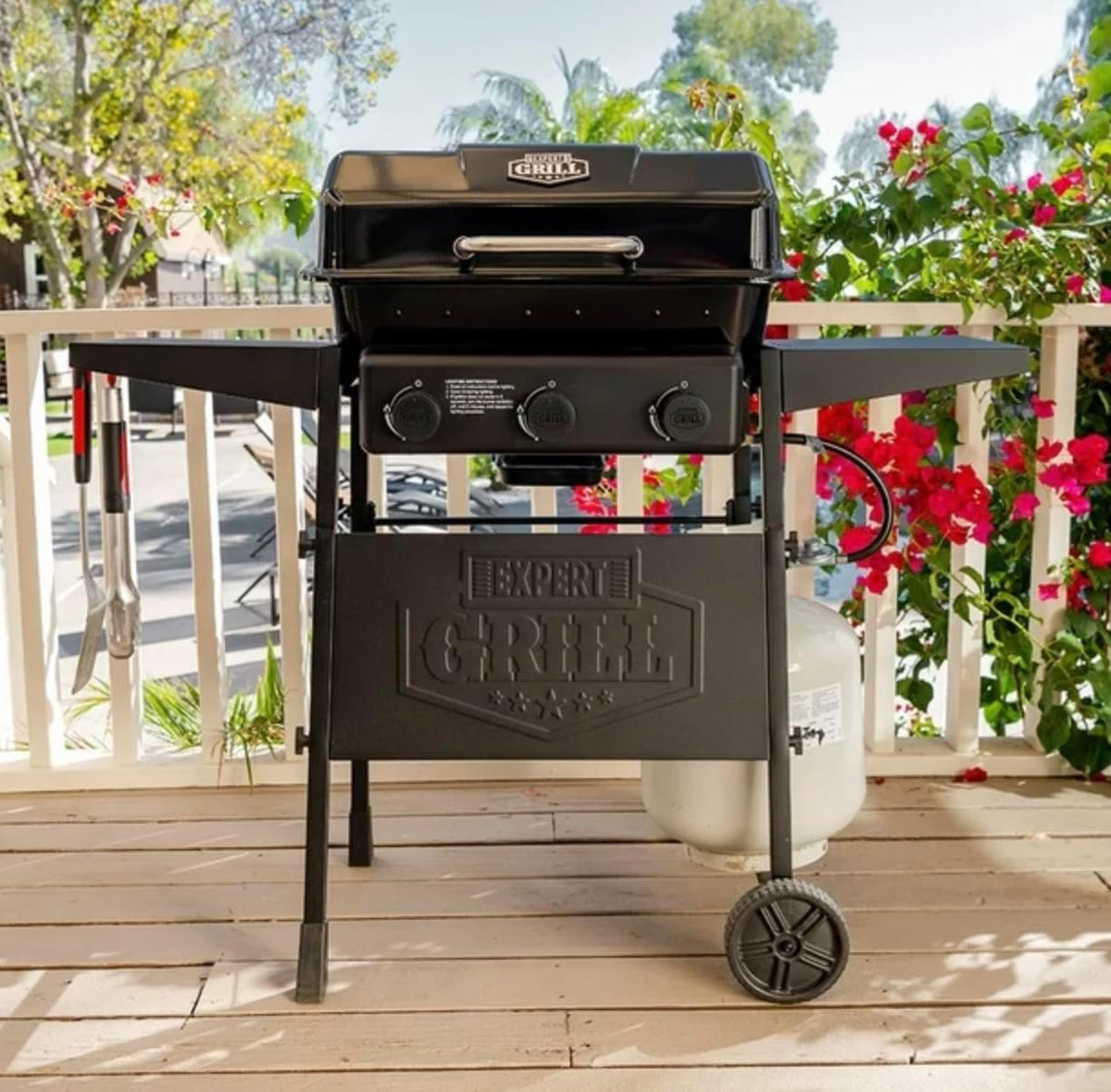 Black 3 Burner Propane Gas Grill Q673162