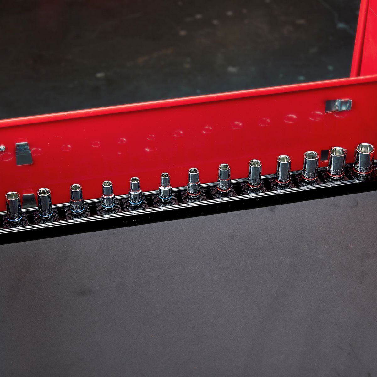 1/4 in. Magnetic Socket Rail with Twist Lock G369