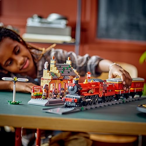 Hogwarts Express & Hogsmeade Station Building Toy F90040